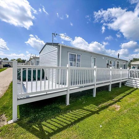 Stunning10 Berth Caravan With Decking At Broadland Sands In Suffolk Ref 20082Bs Hopton on Sea Exterior photo