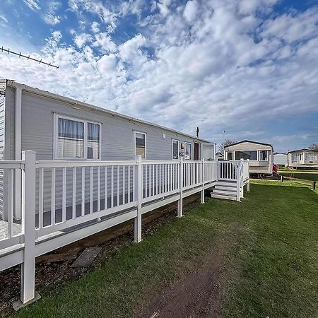 Stunning10 Berth Caravan With Decking At Broadland Sands In Suffolk Ref 20082Bs Hopton on Sea Exterior photo